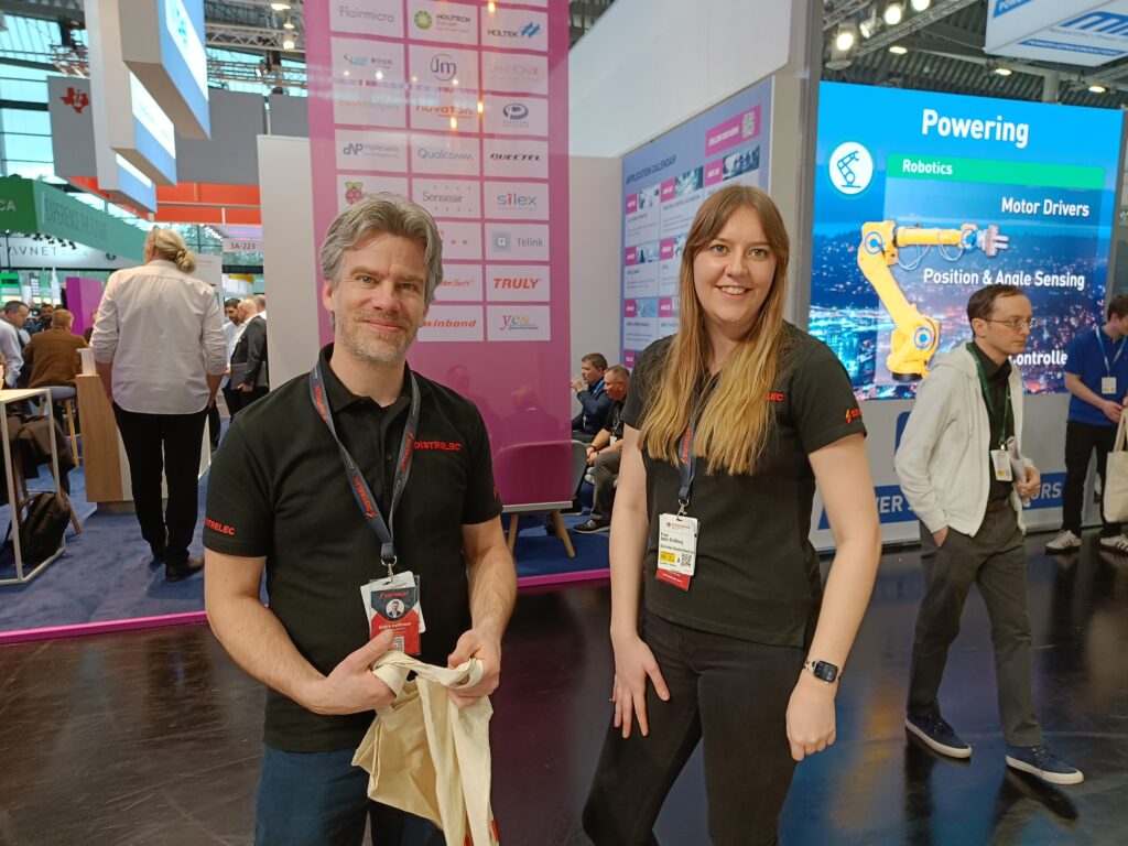 Distrelec's Booth Manager André Hoffmann and Localised Campaign Manager Julia Stollberg.